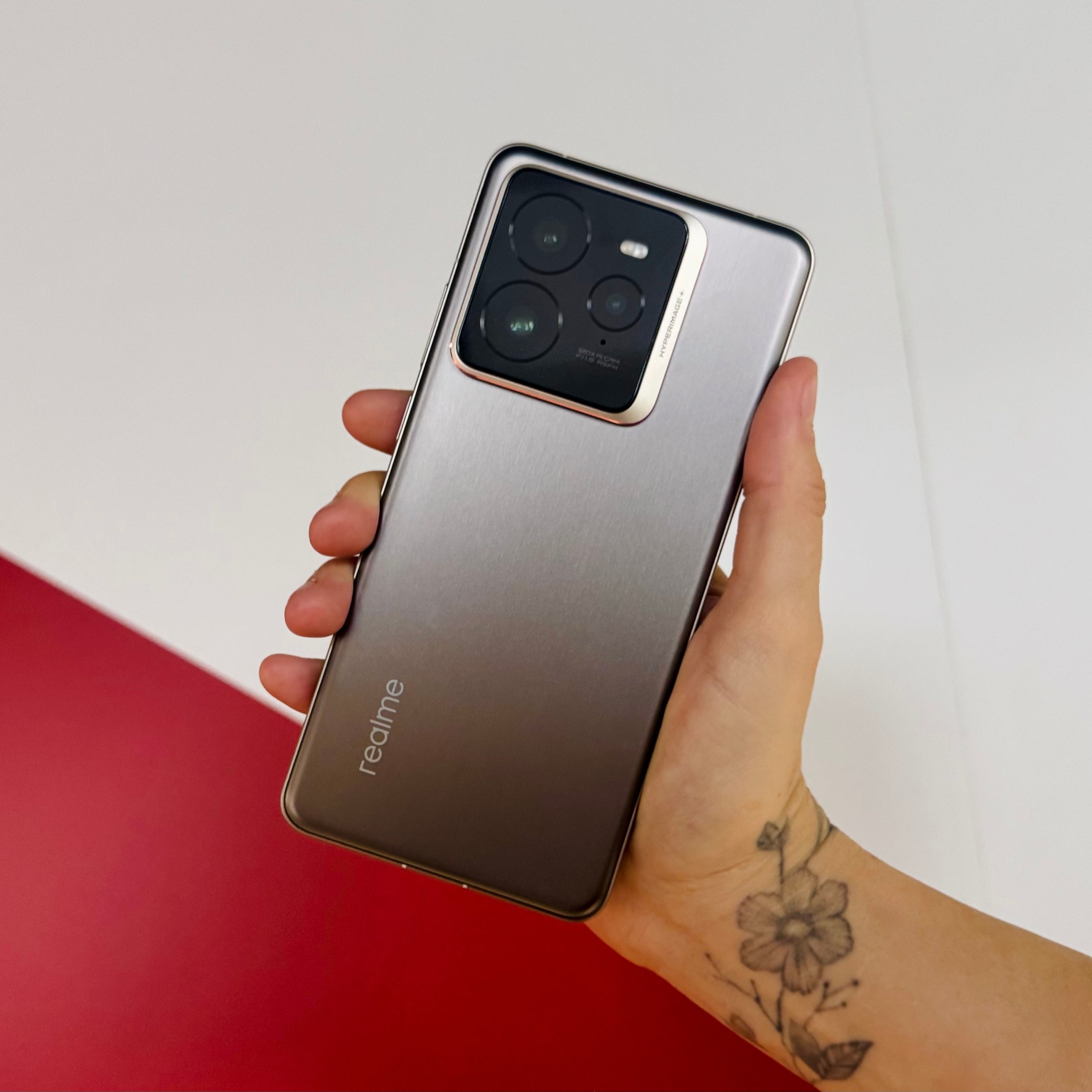 realme se prepara para lançar GT 7 Pro e produzir celulares no Brasil