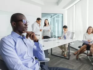 Ser introvertido pode prejudicar carreira? Como evitar problemas?