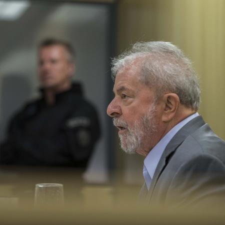 26.abr.2019 - Ex-presidente Luiz Inácio Lula da Silva concede entrevista na sede da PF - Marlene Bergamo/Folhapress