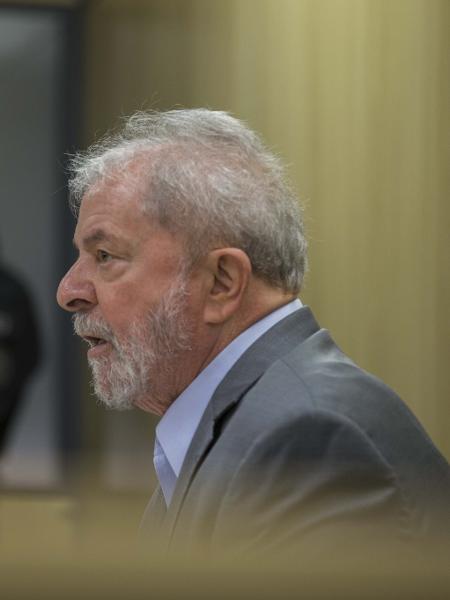 Ex-presidente Luiz Inácio Lula da Silva (PT) concede entrevista à Folha e ao El País dentro da sede da PF, em Curitiba - Marlene Bergamo/Folhapress