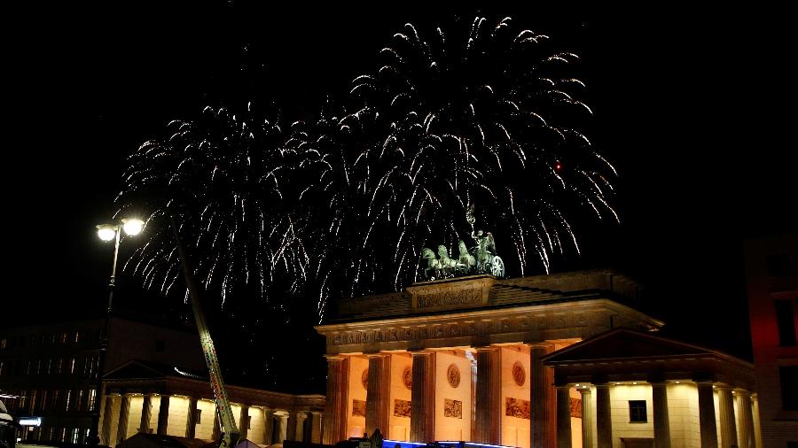 O Portão de Brandemburgo, tradicional palco da festa de Réveillon em Berlim, não receberá os festejos da chegada de 2022 - Michele Tantussi/Reuters