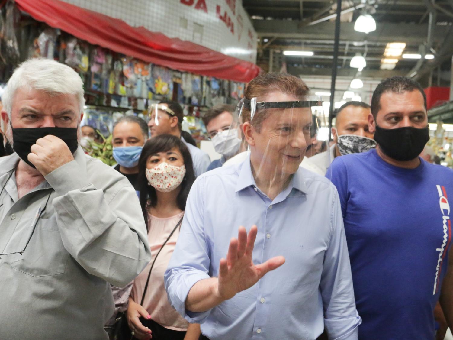 06 out. 2020 - Celso Russomanno (Republicanos) visita o Mercado da Lapa, na zona oeste de São Paulo - FÁBIO VIEIRA/FOTORUA/ESTADÃO CONTEÚDO