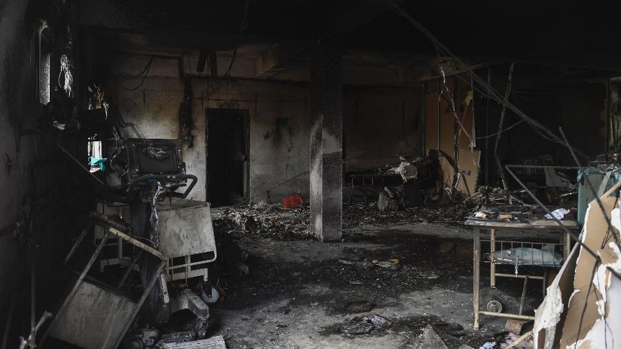 Cena após incêndio na ala de covid-19 do Patel Welfare Hospital, em Bharuch (Índia) - SAM PANTHAKY/AFP