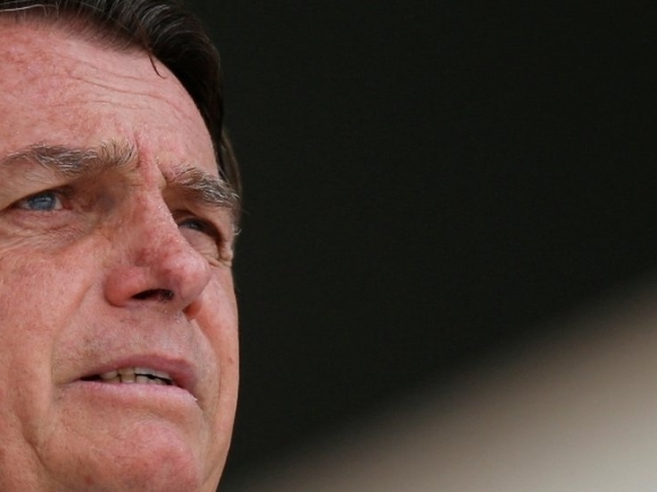Bolsonaro viaja 16 horas para encontrar uma casca de banana em Moscou