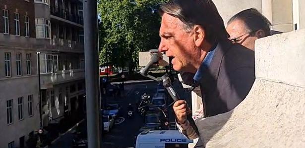 Bolsonaro chega a Londres para funeral e faz discurso de campanha