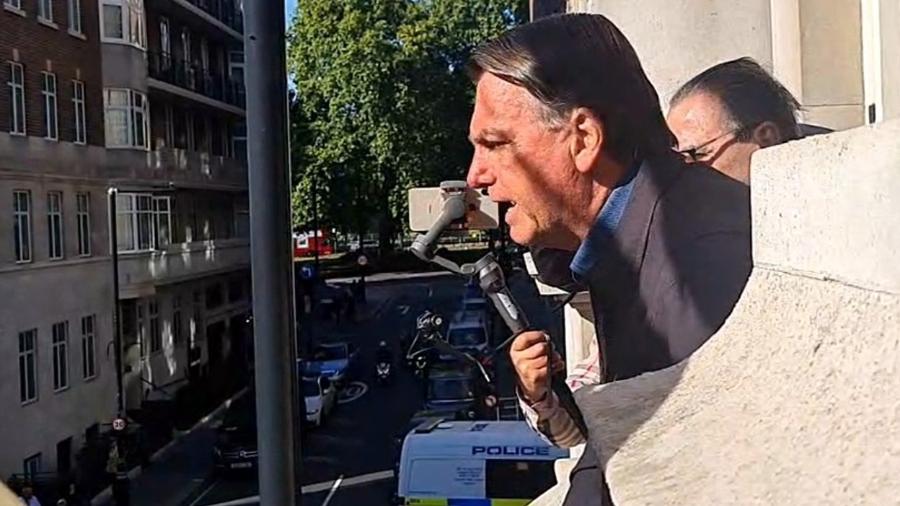 Especialistas veem possível abuso de poder de Bolsonaro em Londres