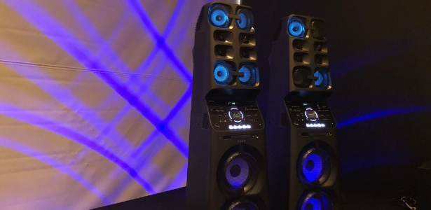 Mini system potente da Sony transformará ambiente em balada - Gabriel Francisco Ribeiro/UOL - Gabriel Francisco Ribeiro/UOL