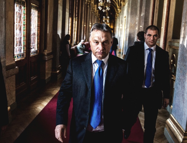 20.out.2014 - O primeiro-ministro Viktor Orban chega para uma sessão do Parlamento em Budapeste, na Hungria - Akos Stiller/The New York Times