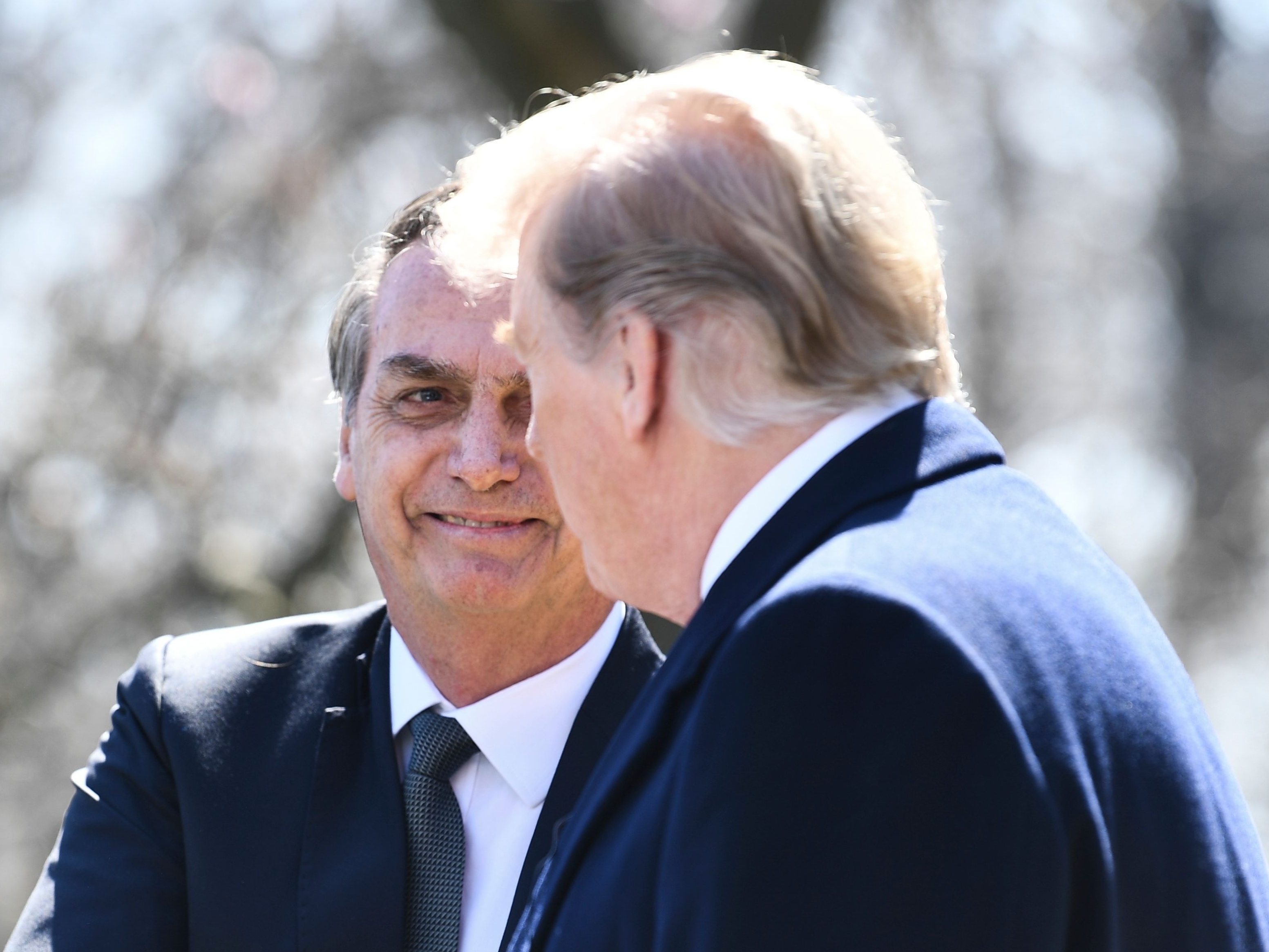 'NY Times': Trump e Bolsonaro destruíram defesas da América Latina contra covid