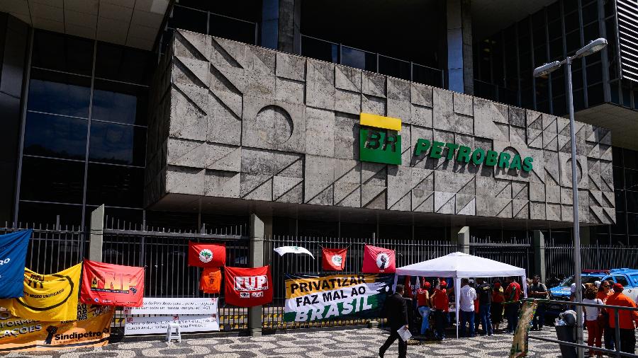 03.jan.2020 - Manifestação da Federação Única dos Petroleiros (FUP) em frente à sede da Petrobras, no Rio de Janeiro - Alex Ferro/Divulgação