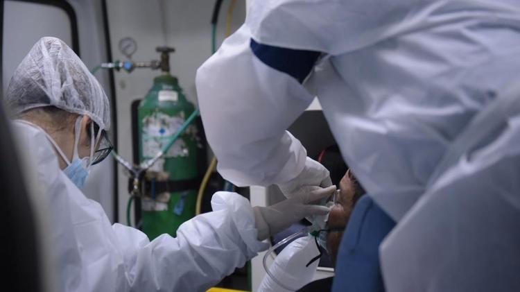 Pandemia no país | Brasil tem média de 1.910 mortes por covid e volta a níveis de março