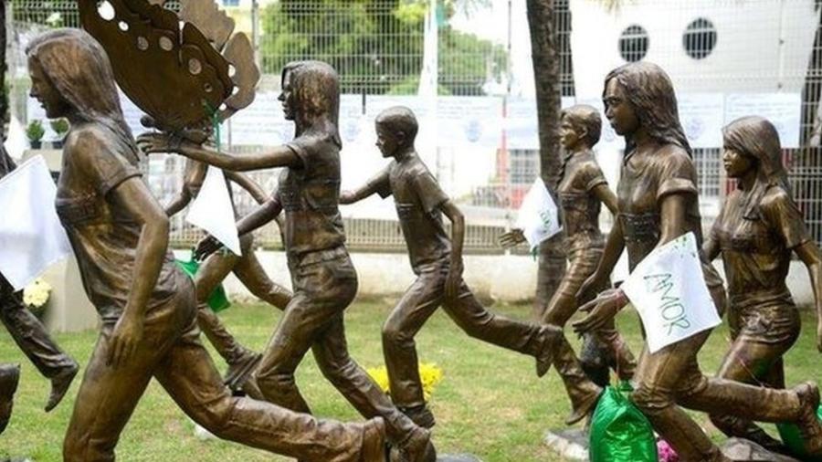 Diversas homenagens foram feitas às crianças assassinadas - Tânia Rego/Ag. Brasil