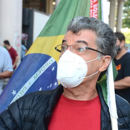 Ator Paulo Betti comparece a manifestação que pede o impeachment de Bolsonaro - JORGE HELY/ESTADÃO CONTEÚDO