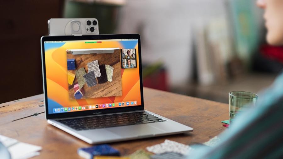 Entre as novidades anunciadas na WWDC 2022, Apple revelou que vai permitir usar o iPhone como webcam no Mac sem fios - Divulgação/Apple