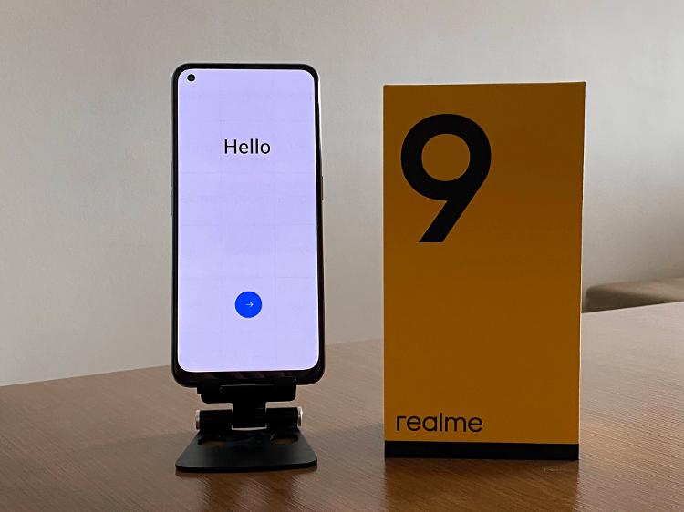 Realme 9: the front of the cell phone with its box - Rodrigo Lara/Tilt - Rodrigo Lara/Tilt