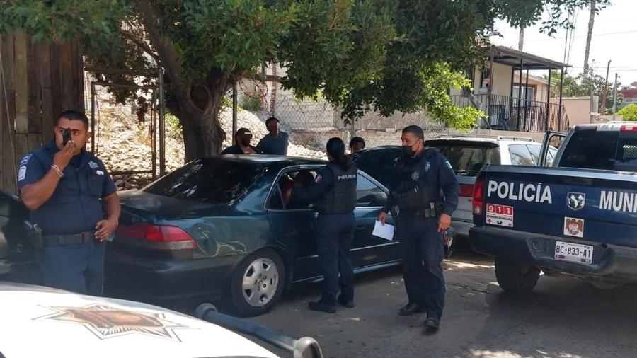 Polícia foi acionada após denúncia anônima e flagrou as oito crianças vivendo em condições insalubres - Polícia de Tijuana/Reprodução