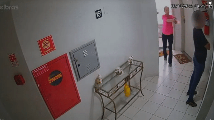 Em crime registrado por câmeras de segurança, mulher atirou contra o namorado em hall de entrada de apartamentos, na zona leste de São Paulo - Reprodução/Redes Sociais
