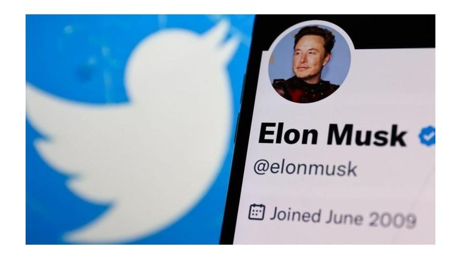 Elon Musk, novo dono do Twitter, disse que "não tinha escolha" a não ser cortar vagas, porque a empresa estaria perdendo US$ 4 milhões por dia - Getty Images