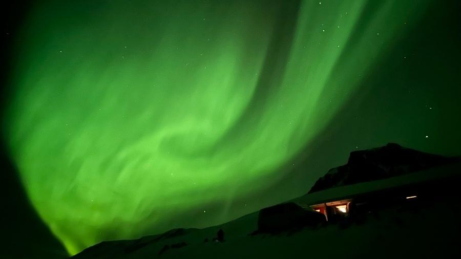 Por que as luzes da Aurora Boreal e Austral parecem estar mais