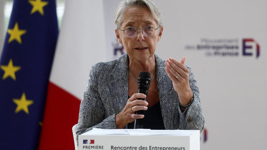 Primeira-ministra da França, Elisabeth Borne, discursa durante evento em Paris