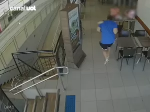 Homem joga pedras após briga, quase atinge mulher e criança e é preso; veja