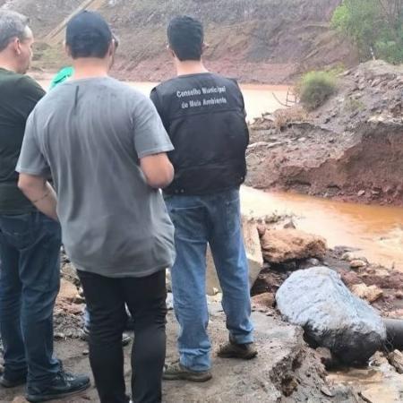 Equipes da Prefeitura de Congonhas visitaram áreas atingidas pelo transbordamento do reservatório da Vale na mina de Fábrica, em Ouro Preto