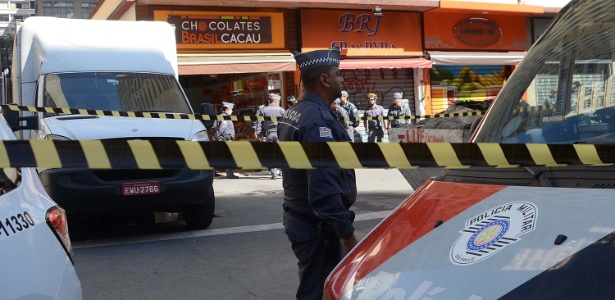 Um homem armado fez uma funcionária refém durante um assalto na loja de chocolates Brasil Cacau na avenida Paulista - J.Duran Machfee/Futura Press/Estadão Conteúdo