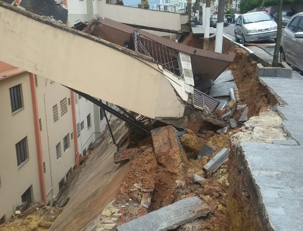 Parte da fachada de prédio que sofreu desabamento parcial, nesta terça (7), na zona sul de SP - Corpo de Bombeiros de SP/Divulgação