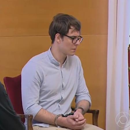 Patrick Nogueira Gouveia durante o julgamento na Espanha - Reprodução/TV Cabo Branco