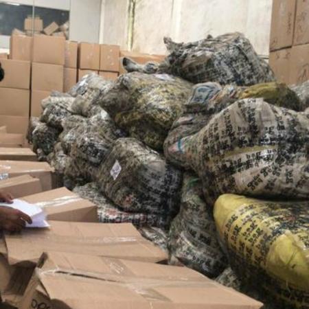 Foram apreendias no Rio 23 toneladas de bolsas e maletas produzidas na China - Divulgação/Receita Federal