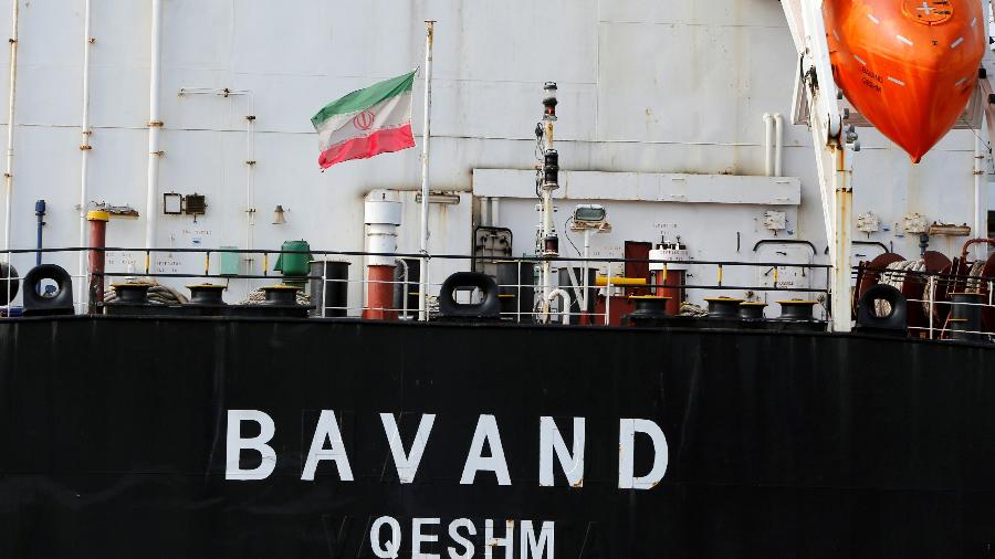 18jul.2019 - Navio iraniano Bavand para perto do porto de Paranaguá, no Paraná - João Andrade/Reuters