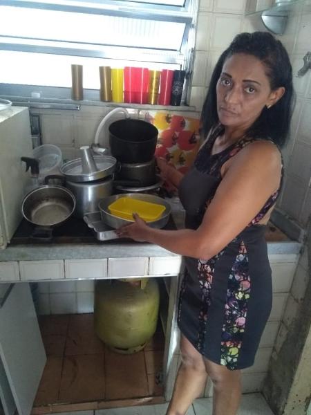 25.jan.2021 - Falta de água afeta o orçamento de Maria de Jesus Melo, que faz quentinhas para vender em Realengo (RJ) - Arquivo pessoal