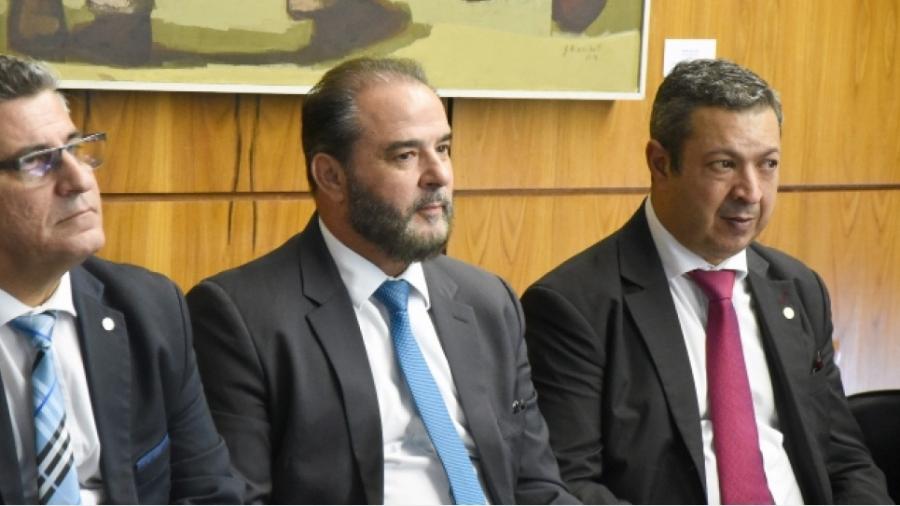 Da esquerda para a direita, o deputado federal Nereu Crispim (PSL-RS), Wagner Pinheiro, presidente do IDM (Instituto do Desenvolvimento da Mineração), e Ricardo Izar, presidente da Frente Parlamentar Mista da Mineração - Divulgação/IDB Brasil