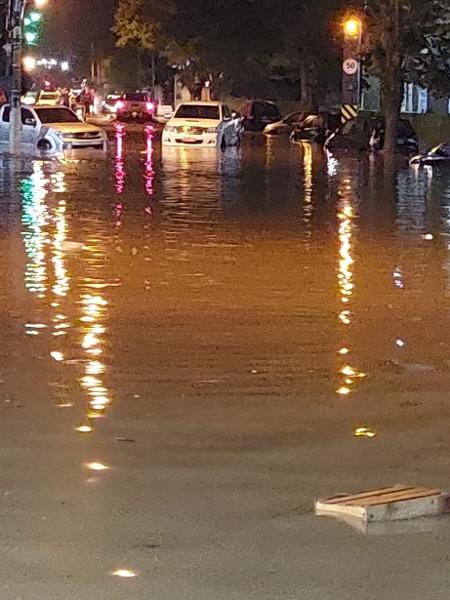 Chuva alaga ruas e interdita rodovia RJ-155 em Rio Claro, no sul do estado do Rio de Janeiro - Reprodução / Redes sociais