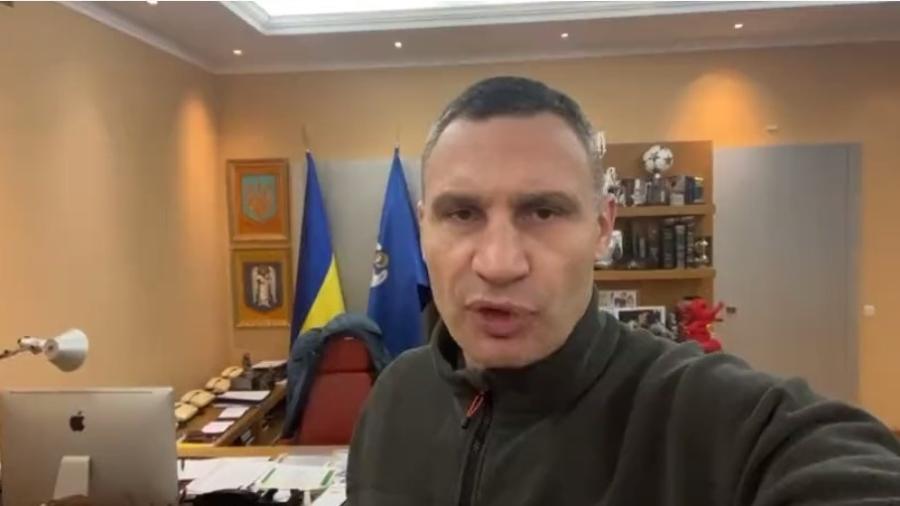 Prefeito de Kiev, Vitali Klitschko grava vídeo em seu gabinete - Reprodução/ Twitter