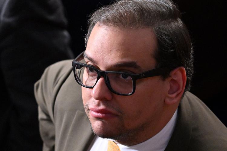 George Santos foi condenado a 87 meses de prisão nos EUA George Santos foi condenado a 87 meses de prisão nos EUA