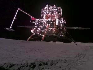 'Sem precedentes': sonda chinesa decola da Lua com amostras do 'lado oculto'