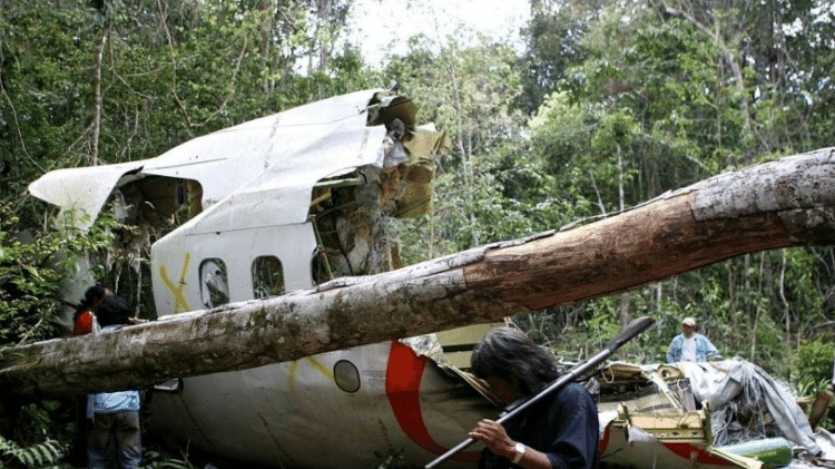 2011 - Destroços do voo 1907, da Gol, em 2006