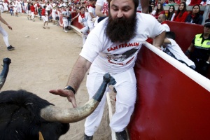 Corrida de touros tradicional na Espanha deixa seis feridos e lota as ruas  de cidade