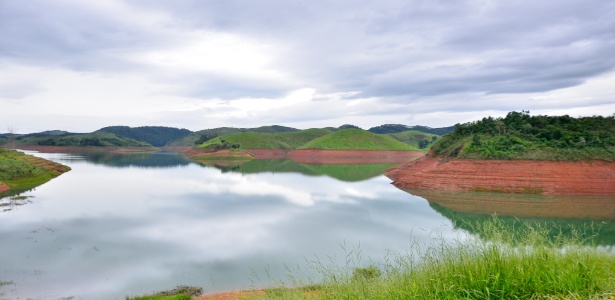 Vista da represa Jaguari-Jacareí, no interior de SP, que integra o sistema Cantareira - Nilton Cardin/Estadão Conteúdo