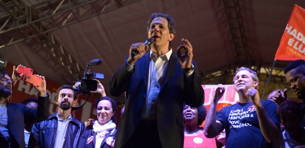 13.set.2018 - Fernando Haddad (PT), candidato à Presidência, participa de comício na Cinelândia, Rio