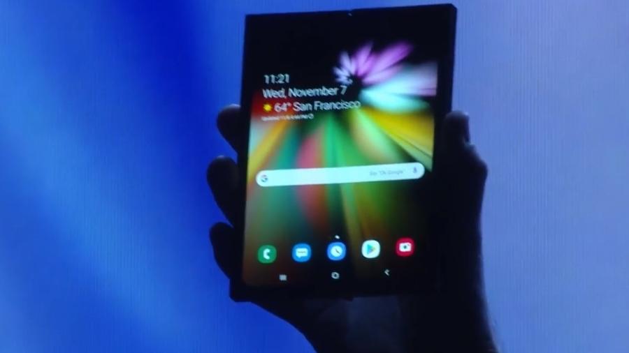O novo celular dobrável da Samsung foi mostrado em San Francisco - Reprodução