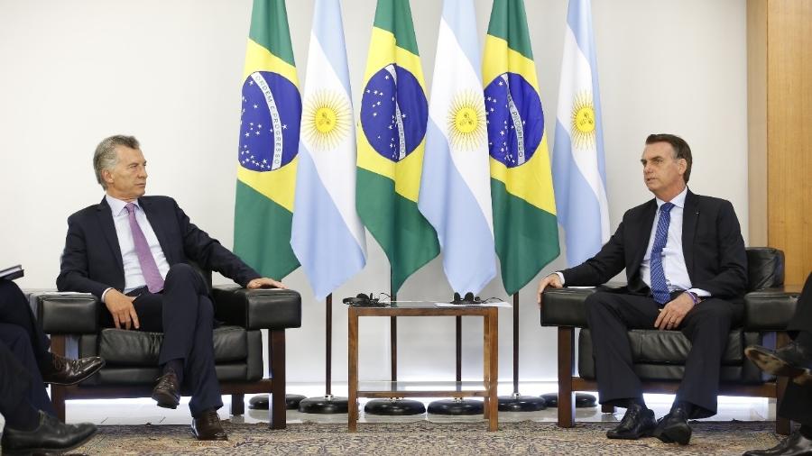 O presidente Jair Bolsonaro (à dir.) recebe o presidente da Argentina, Mauricio Macri, no Palácio do Planalto em Brasília - Alan Santos/PR