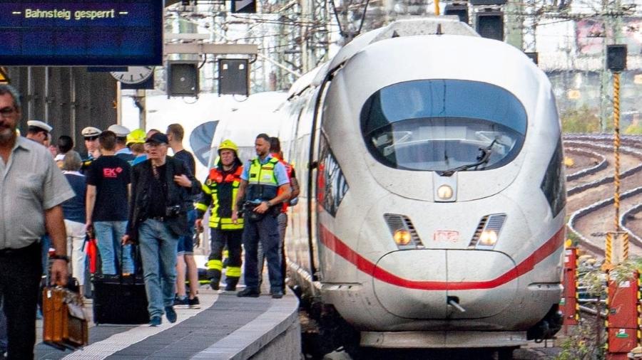 Um homem empurrou a criança e a mãe em frente ao trem na estação ferroviária de Frankfurt, na Alemanha - Frank Rumpenhorst/dpa/AFP