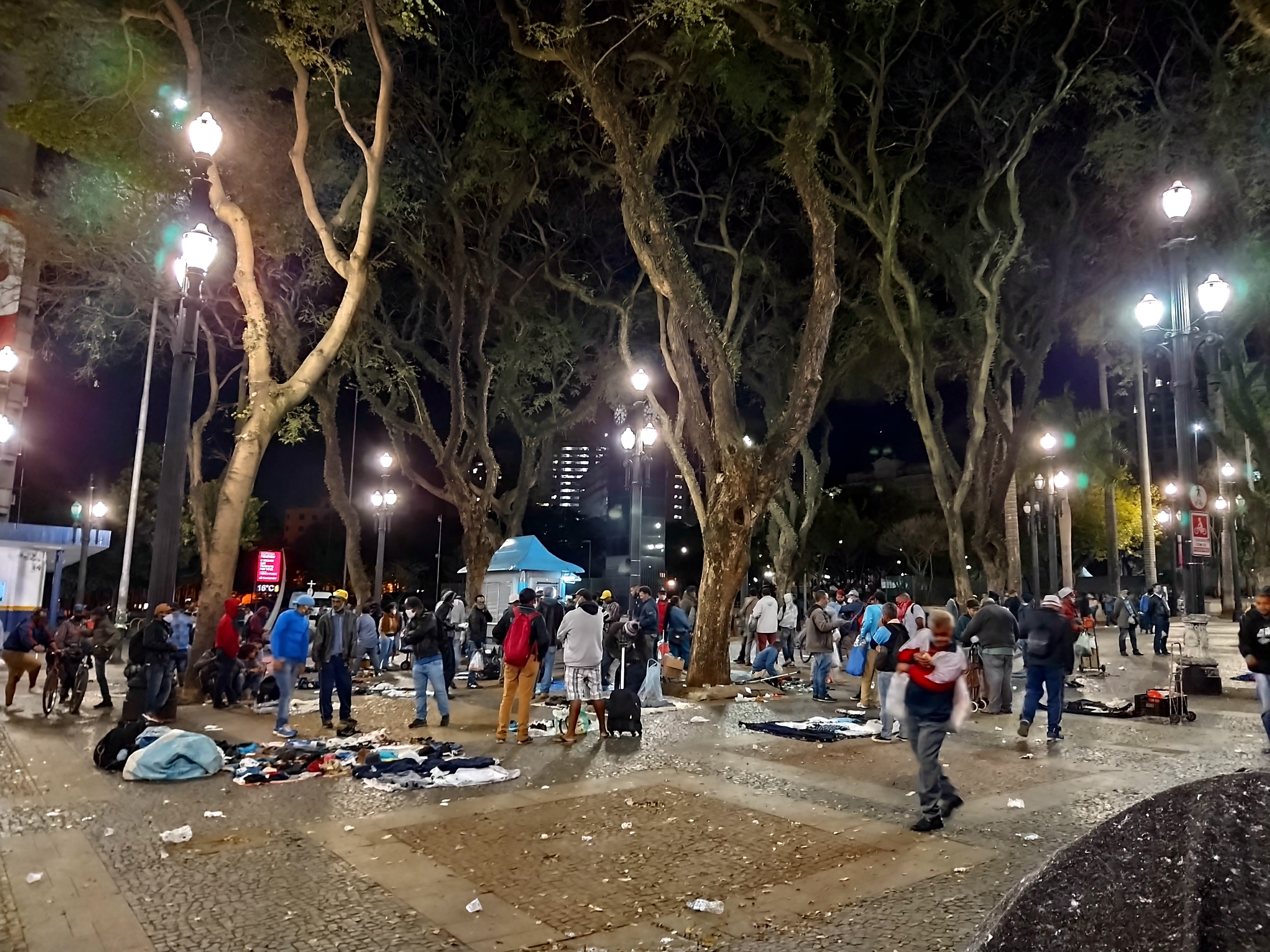 Moradores de rua sentem chegada do frio e relatam mortes de vizinhos em SP