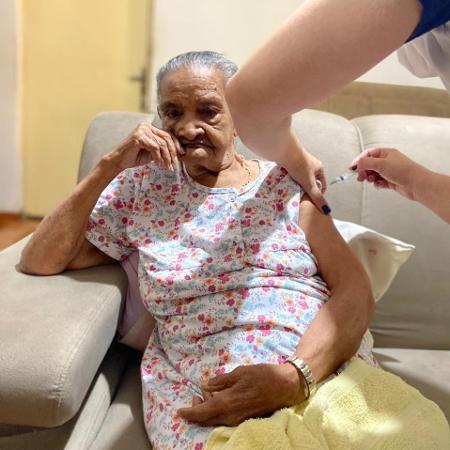 Grismalia dos Santos Silva foi a primeira idosa com mais de 90 anos vacinada em Cordeirópolis (SP) - Divulgação / Prefeitura de Cordeirópolis