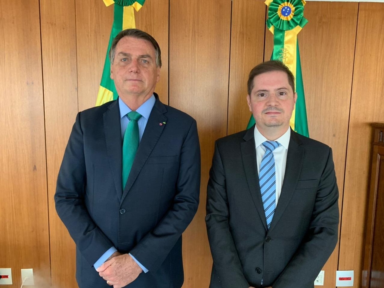 Bolsonaro vai ao STF contra política dos estados para o ICMS do combustível