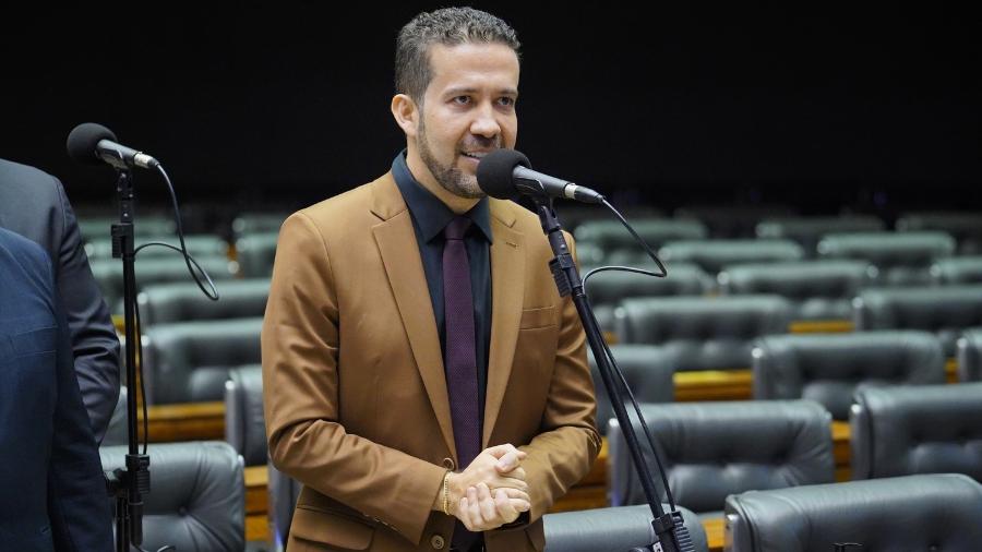 13.out.2021 - Deputado federal André Janones (Avante-MG), durante sessão na Câmara - Pablo Valadares/Câmara dos Deputados