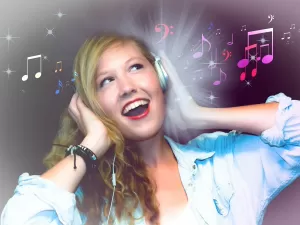 Música alegre faz bem à saúde; veja playlist com as 10 para ser mais feliz