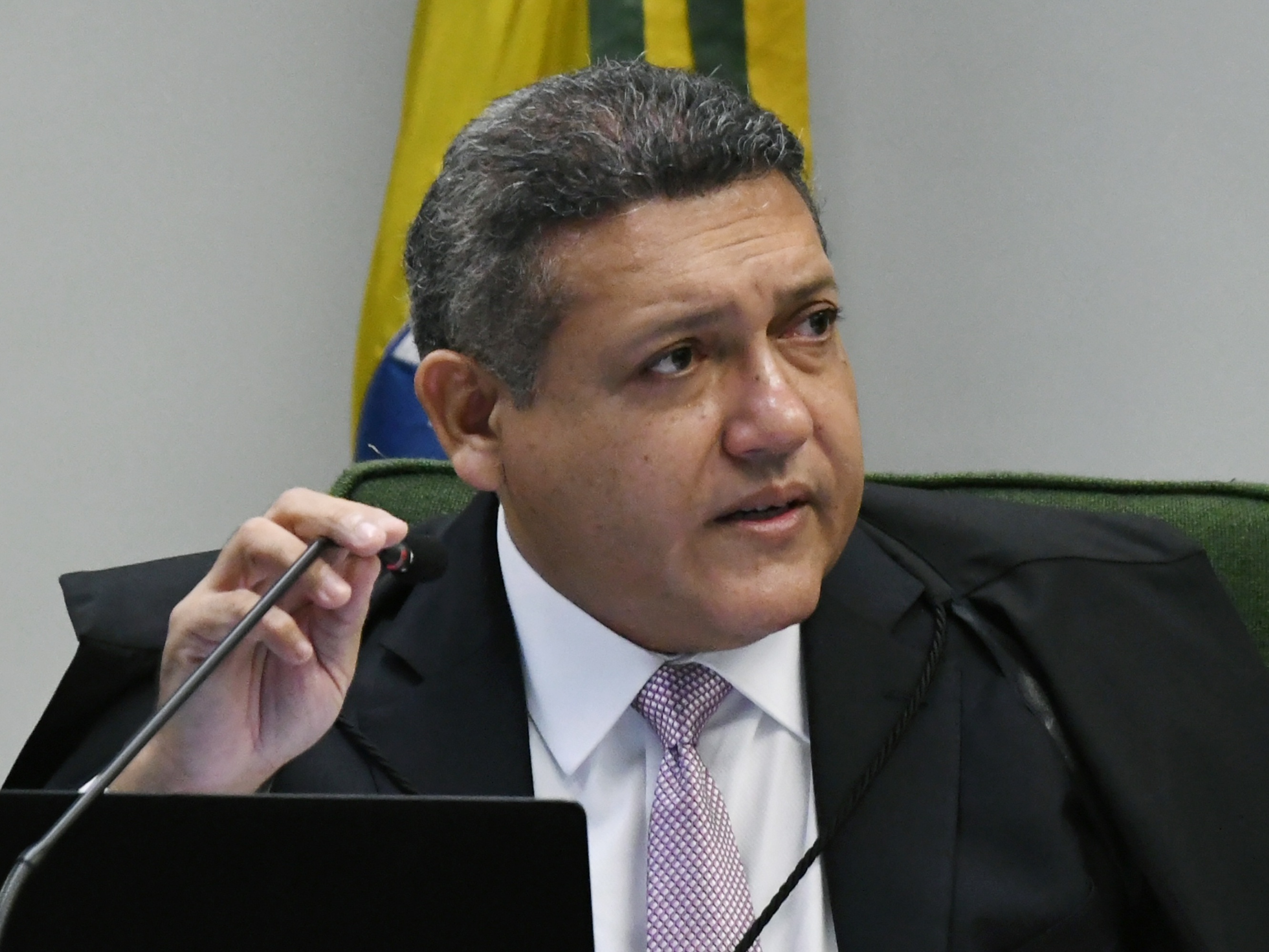Em vitória de Nunes Marques, Bolsonaro escolhe novos ministros do STJ